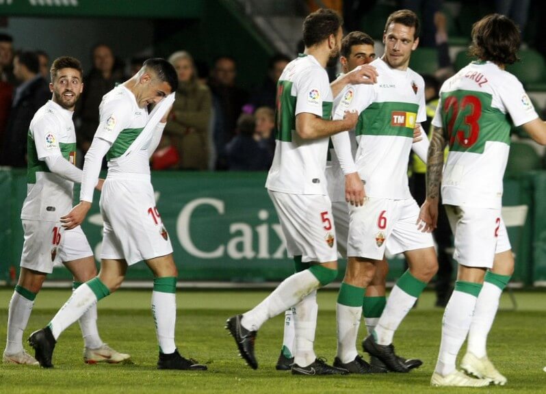Los jugadores del Elche celebran un gol ante el Extremadura / LFP